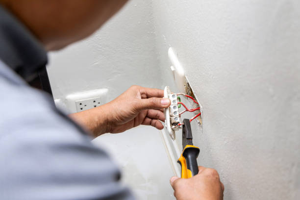 Best Affordable Emergency Electrician  in Farmerville, LA